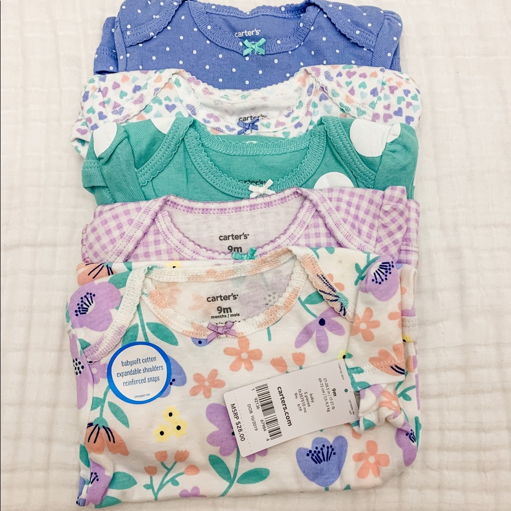 NWT 6 to 9 month Carter’s Onsies (5 pack)